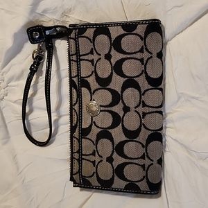 COACH WOMENS WRISTLET WALLET